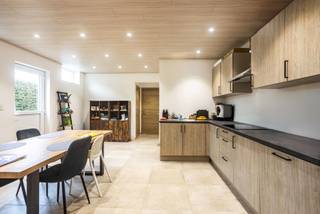 Prachtige volledige gerenoveerde woning met 3 slaapkamers te koop aan de rand van Geraardsbergen, in rustige straat. De woning werd met veel...