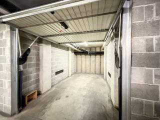 Garagebox te huur in de Kasteleinwijk.Gelegen in een residentiële regio, waar het moeilijk kan zijn om uw wagen, motorfiets of fietsen een plek...
