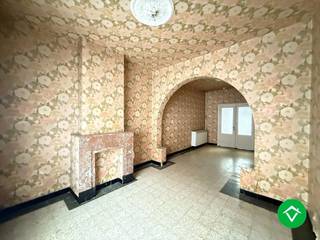 Deze woning is gelegen op een zeer strategische ligging! Zeer dicht bij de winkelstraat, de Grote Markt, scholen, De Spil, het stadspark en...