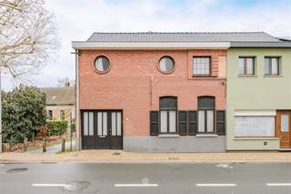 KALKEN - House to renovate near the center of Kalken In Kalken (Laarne), at Vaartstraat 55, you will find this semi-detached building from...