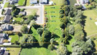 Dit perceel, gelegen in een goedgekeurde verkaveling, heeft een totale oppervlakte van zo'n 860 m² (zie plan en luchtfoto lot 5) en is geschikt...