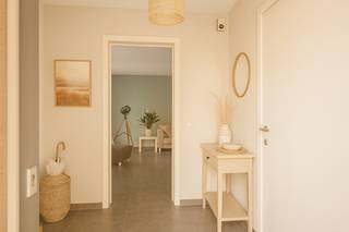 Bent u op zoek naar een volledig instapklare woning met vijf slaapkamers en een oprit voor drie wagens?Dan is deze woning precies wat u zoekt!We...