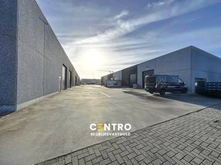 Andere beschikbare oppervlakten:  245m² - 454m²Benaderende OPPERVLAKTEN:Magazijn: ± 257 m²Parkeerplaatsen: ± 29m²INDELING:Magazijn/opslagruimte (b:...