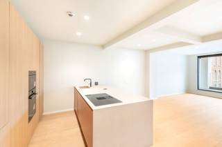 Dit prachtig gerenoveerd duplex appartement biedt u een heerlijke woonlocatie in het historische stadscentrum. Deze unieke locatie in de...