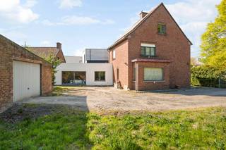 TE KOOP: toffe goedgelegen halfopen bebouwing met 180 m²!Deze toffe halfopen bebouwing is bijzonder centraal gelegen in Zulte-Olsene, aan de...