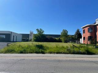 *** Bouwgrond voor open bebouwing ***Dit bouwperceel met west oriëntatie voor open bebouwing heeft een oppervlakte van 6a 06ca is gelegen op de...