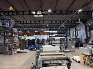 <p>À Charleroi, site polyvalent à vendre : env. 2.800 m² d’entrepôt + 1.400m² de bureaux avec parking et bons accès.<br />Situé en zone de redéveloppement, offrant de nombreuses opportunités (commerce, résidentiel, activitésindustrielles).<br />Contactez-nous dès maintenant pour plus d'informations ou organiser une visite sur place.</p>