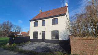 Oudenburg: deze landelijke woning met grote leefoppervlakte is gelegen in agrarisch waardevol gebied en biedt een groot potentieel voor wie droomt...