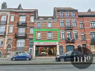 <p>IMMO STORE presenteert dit appartement op de eerste verdieping van een kleinschalig gebouw, gelegen langs de as Brussel–Ninove, recht tegenover Colruyt Dilbeek en op wandelafstand van tal van voorzieningen. Het appartement omvat een gezellige woonkamer, een half ingerichte keuken, een badkamer met ligbad en toilet en 1 slaapkamer. Mis deze nieuwe niet te missen IMMO STORE kans niet, en plan vandaag nog een bezoek! Bel ons op 02/203.03.03 of stuur een mail naar info@immo-store.be!</p>