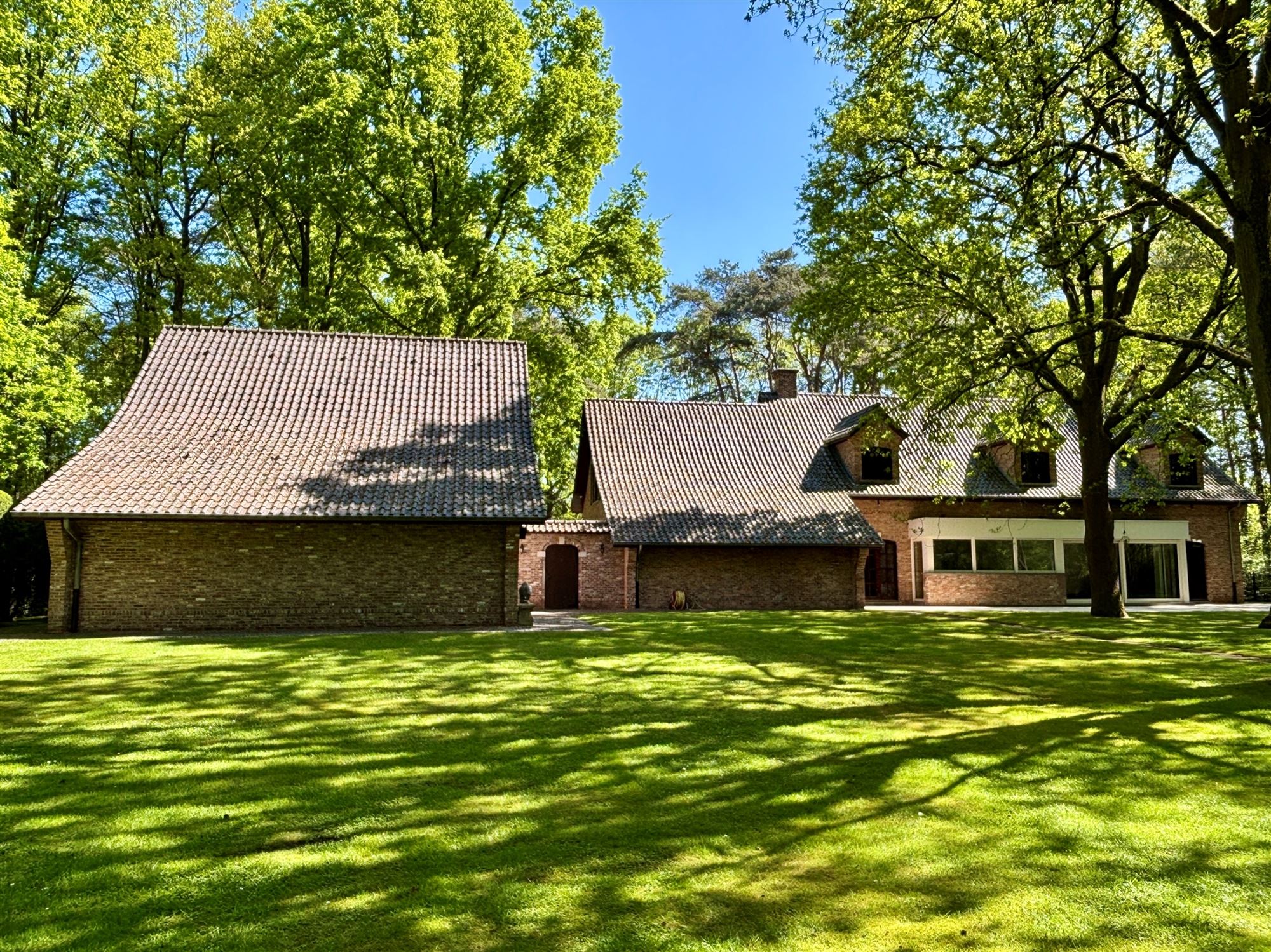 Ruime villa met vele mogelijkheden op ruim 1Ha - foto 5