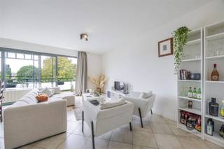 Opbrengsteigendom met 2 appartementen en magazijn – Mechelen, Draaibankstraat 84Op zoek naar een rendabele investering in Mechelen?Dit...