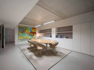 Located in 'Het Zuid': fully furnished office space in a modern and sustainable building, on garden level, 171 m² with high-quality finishes and...