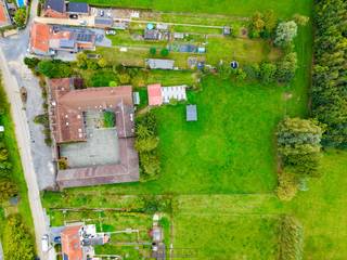 KARAKTERVOLLE commerciële site met MAXIMALE ZICHTBAARHEID langs de N60 op een RUIM PERCEEL van 8.090 m² in Huise, Kruisem. Deze eigendom in...