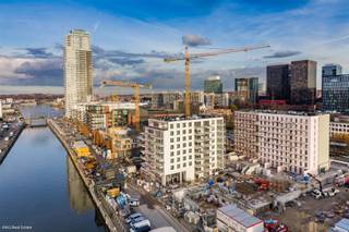 In de hippe buurt aan het kanaal een ruime studio van +/- 60 vierkante meter met mooie hoge plafonds en een uitzonderlijk groot terras van +/- 20 m2 Zuid-West georiënteerd. Volledig ingerichte keuken, met inductie kookplaat en combi-oven en afwasmachine. Mooie en ruime badkamer met douche. Aansluiting voorzien voor wasmachine en droogkast.