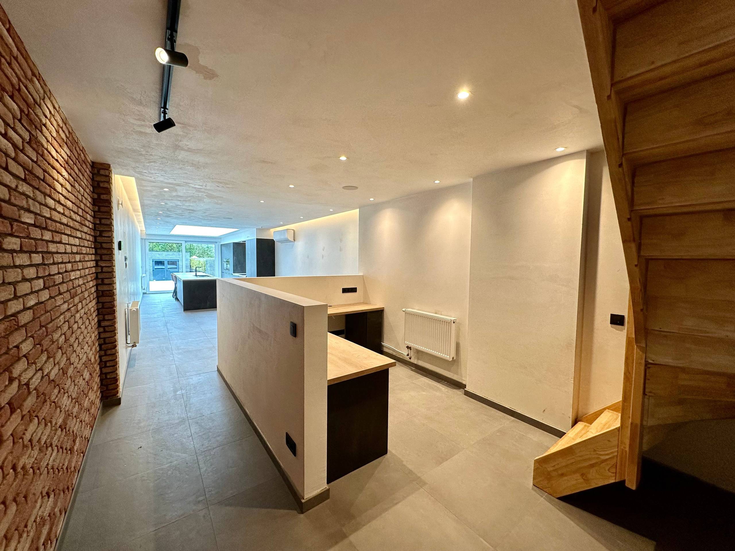 Zeer kwalitatief gerenoveerde rijwoning met hoge afwerking in Watervliet. - foto 4