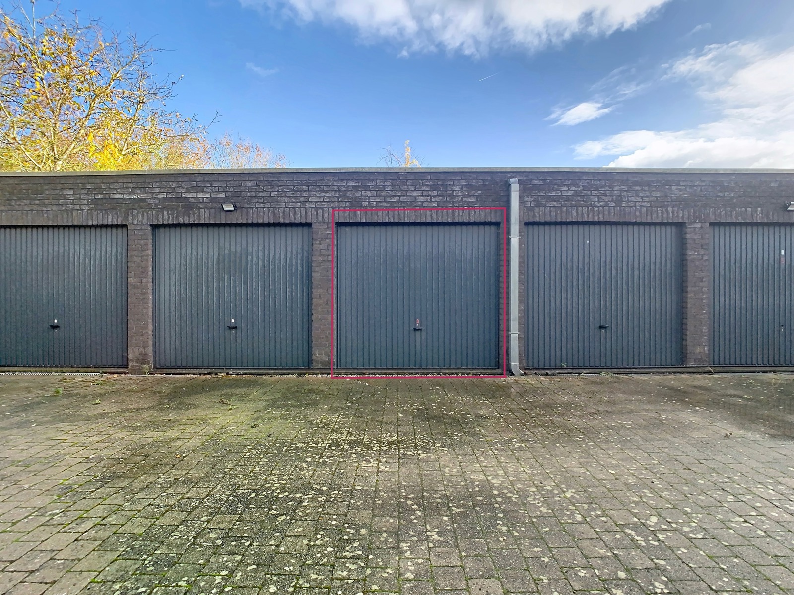 Centraal gelegen, Ruime én Gesloten garagebox! - foto 1