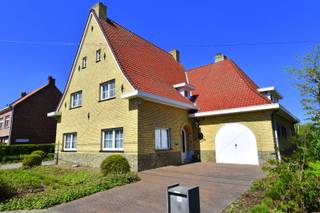 Smartbid online bieding / Laat u charmeren door deze statige villa, gelegen in het groene Avelgem, op een uitzonderlijk perceel en met een...