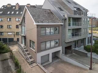 <p>Wij presenteren met trots deze charmante halfopen woning, gelegen aan de Elisabethlaan in het mooie Aarschot. Met een bewoonbare oppervlakte van 161m² biedt dit huis volop ruimte voor zowel gezinsleven als ontspanning. De woning, gebouwd in 1972, straalt een gezellige, tijdloze charme uit en dat in combinatie met de geweldige mogelijkheden die het biedt om het naar eigen wens te moderniseren. De indeling van de woning omvat een lichte woonkamer, een keuken die uitnodigt tot culinaire creaties, twee comfortabele slaapkamers en een badkamer waar je heerlijk tot rust kunt komen.</p>

<p>Met een ruime garage en een zolder zijn er talloze mogelijkheden voor opslag of misschien zelfs een hobbyruimte. Gelegen op een toplocatie nabij het centrum en station. <br /> </p>

<p>Neem gerust contact met ons op om deze woning te bezichtigen of voor meer informatie. Dirk@gysemansgroep.be.</p>