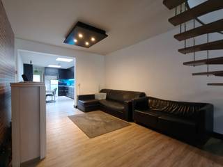 Bij het betreden van de woning kom je in de inkomhal, die toegang geeft tot de gezellige woonkamer. Aansluitend bevindt zich de ingerichte...