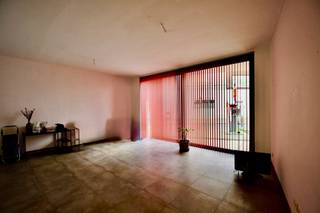 BEZOEKMOMENT: enkel op afspraakBent u op zoek naar een centraal gelegen appartement met twee slaapkamers in het hart van Sint-Niklaas? Dan is dit...