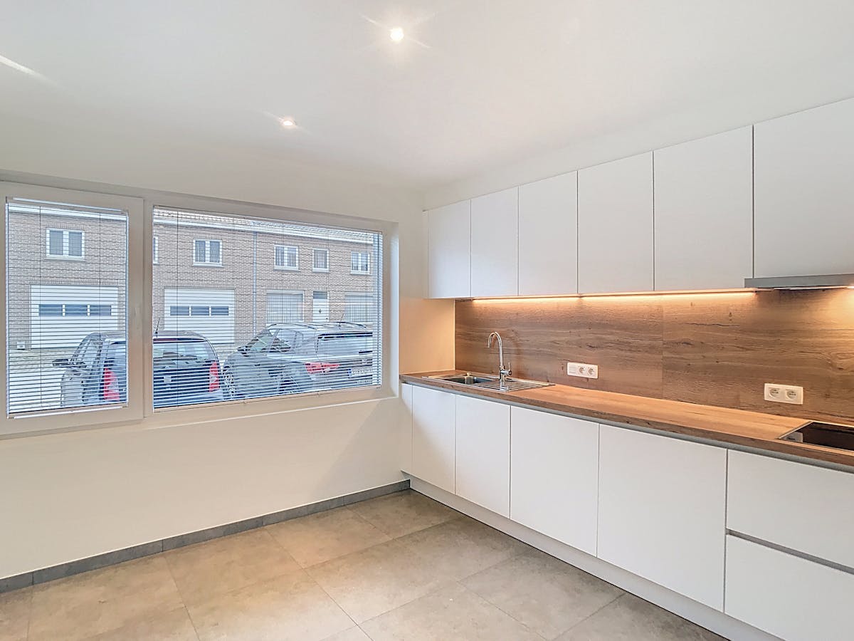 Gerenoveerde woning met 4 slaapkamers en tuin in Krombeke - foto 4