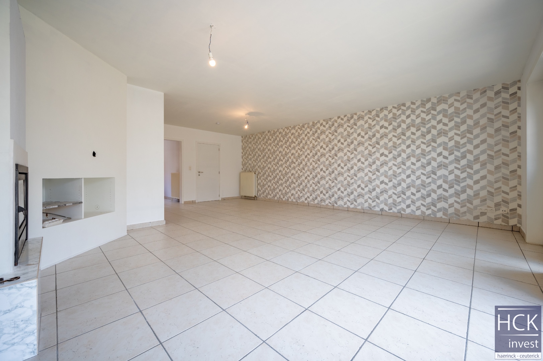 OESELGEM - Ruime woning met 4 SLPK en garage met uitweg achteraan! - foto 4