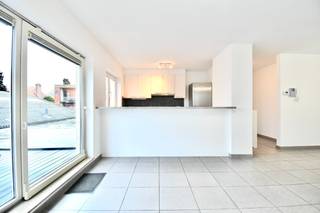 Dit ruime appartement (91 m²) bevindt zich op de 1ste verdieping in een gebouw met lift.  Het appartement werd in 2025 volledig gerenoveerd en...