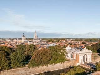 Op 50m van de Grote Markt, in de Diksmuidestraat 26 vindt u deze prachtige eigendom die in 2008 tot in de puntjes gerestaureerd werd. Het gebouw...