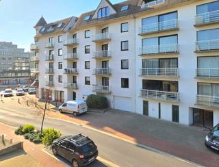 RUIM APPARTEMENT MET 2 SLAAPKAMERS + 2 BADKAMERS + 2 WC'S GELEGEN OP 75 METER VAN HET STRAND TE DE PANNEBestaande uit hal met vestiaire, living met...