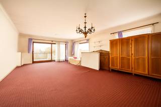 Découvrez ce spacieux et lumineux appartement de 3 chambres avec deux balcons, idéalement situé près du centre de Harelbeke. Profitez d'un espace...