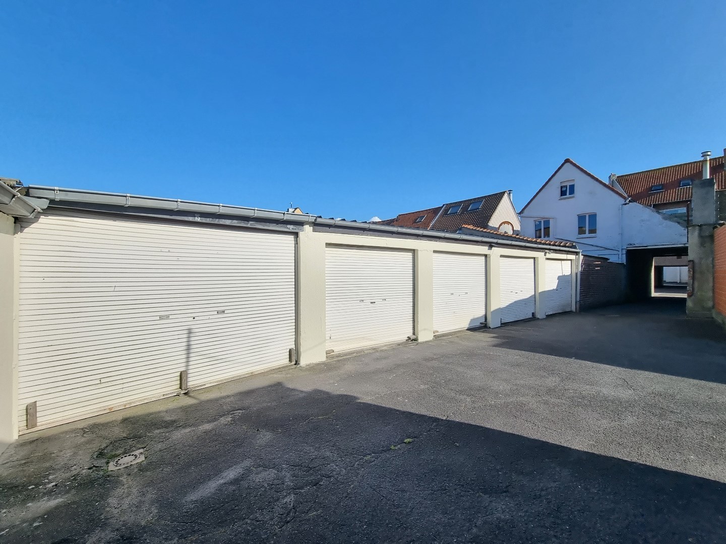 Garage boxes in a central location in Heist. - photo 4
