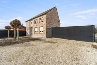 A VENDRE : Développement récent de maisons jumelées à Heusden-Zolder !Bienvenue dans cette maison spacieuse avec un emplacement central ! Dans le...