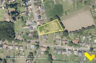 Dit perceel is gelegen in een zeer rustige omgeving en bestemd voor open bebouwing.<br /><br />Gelegen in een zeer rustige en landelijke omgeving in Schoot (Tessenderlo), vlakbij natuurgebieden Gerhagen en Averbode.<br />Het perceel heeft een oppervlakte van 17Are50ca en is noordoost gericht.<br />Gelegen op een afstand van 5 km van het centrum van Tessenderlo.<br /><br />Bij vragen contacteer ons op het nummer 013 66 62 08.