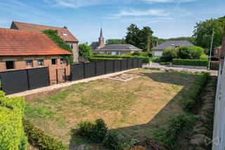 Ben je klaar om je droomwoning te realiseren zonder eindeloos papierwerk of bouwstress? Deze bouwgrond van 355 m² in een rustige, doodlopende...