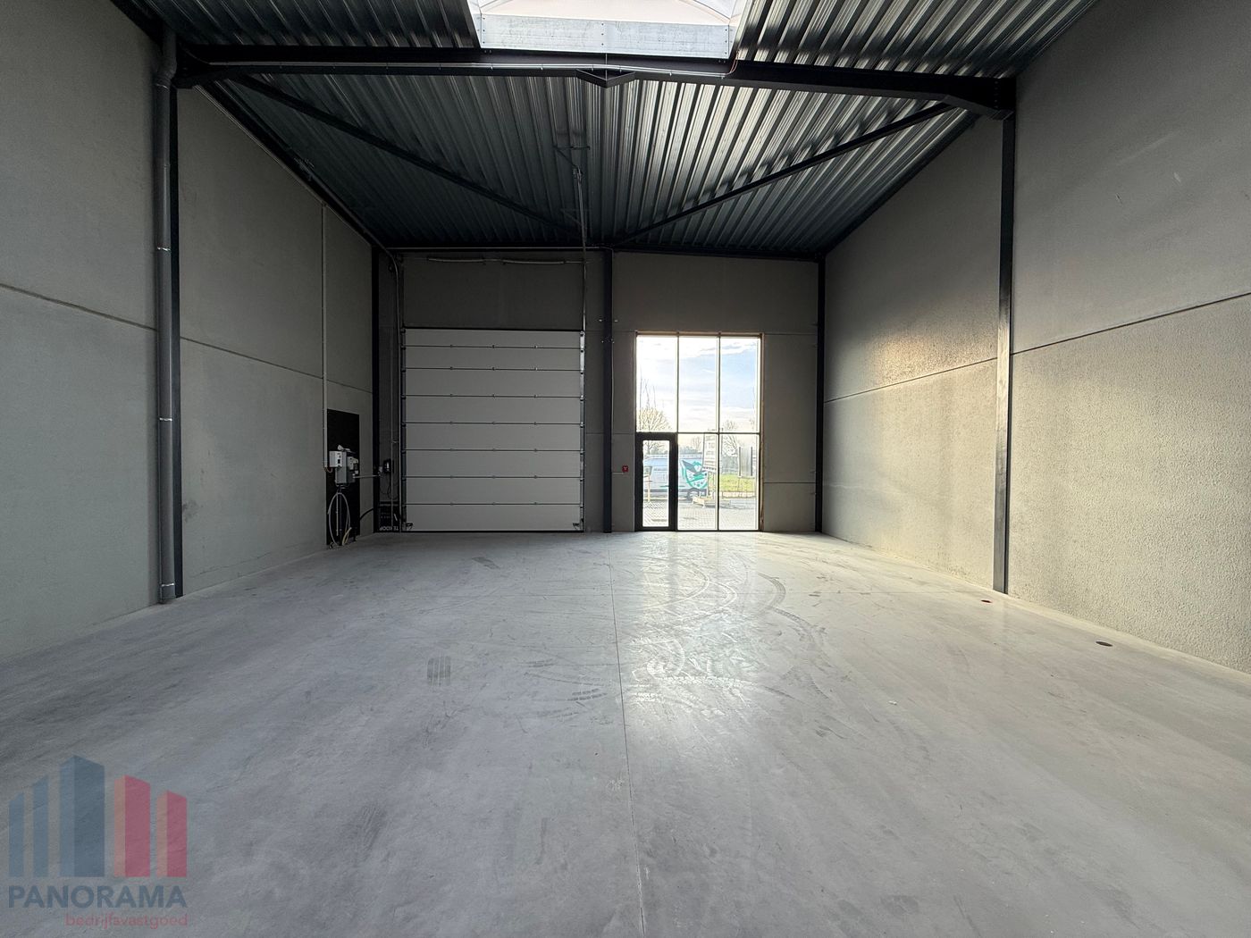 276 m² nieuwbouw KMO-unit/showroom met grote glaspartijen - photo 2