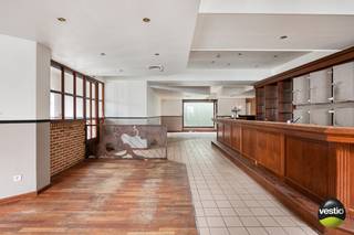 Achter de opvallende gevel van het iconische café Den Tower (12,5 m breed!) schuilt een pand met enorm veel potentieel. Gelegen op een...