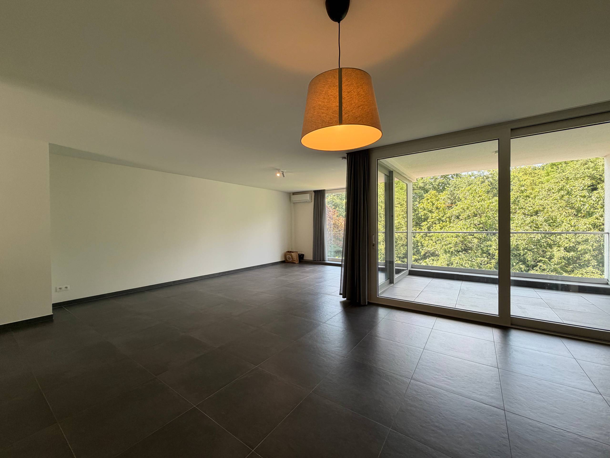 Prachtig duplexappartement met 2 slaapkamers, 2 badkamers, 2 terrassen en 1 autostaanplaats. - foto 2