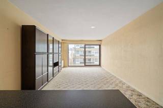 Sunny and spacious 2-bedroom apartment for sale located in Middelkerke, Paul De Smet De Naeyerstraat 34. The apartment with 2 spacious terraces...