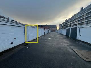 In het bruisende centrum van Ninove bevindt zich deze uitstekend gelegen garagebox, een zeldzame opportuniteit voor wie op zoek is naar...