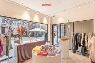 Deze charmante handelsruimte is gelegen in één van de gezelligste winkel-wandelstraten in het hartje van Leuven, de Brusselsestraat. Dankzij de...