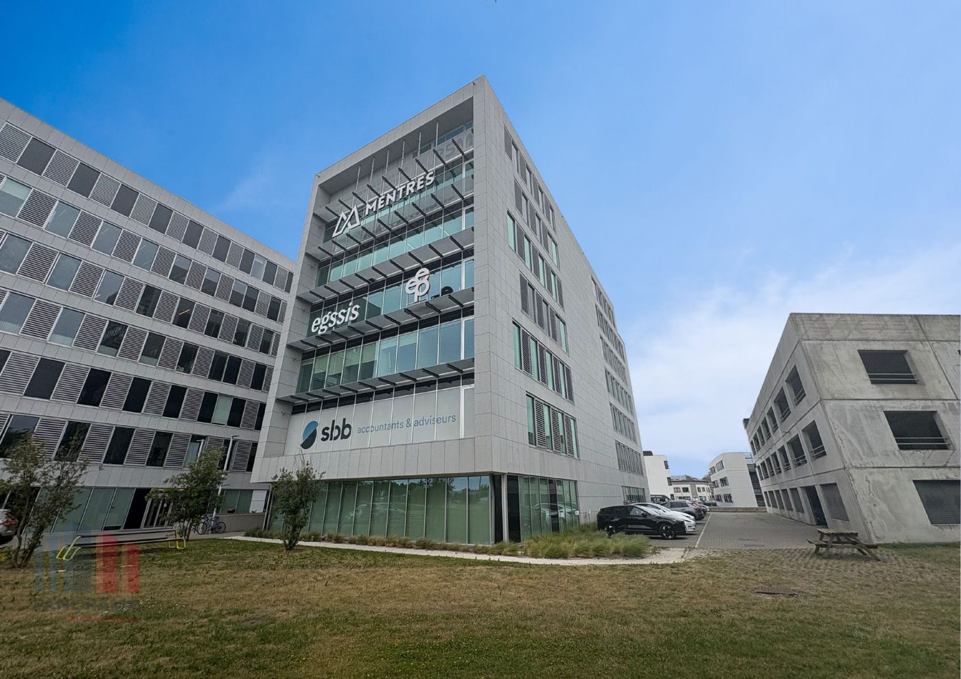 262 m² instapklare kantoorruimte met visibiliteit van de E40 - foto 1