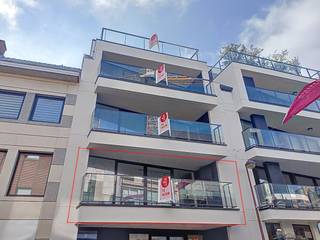 Cet appartement neuf à louer avec 2 chambres est situé dans le centre de Waregem. L'appartement a été entièrement fini avec des matériaux de...