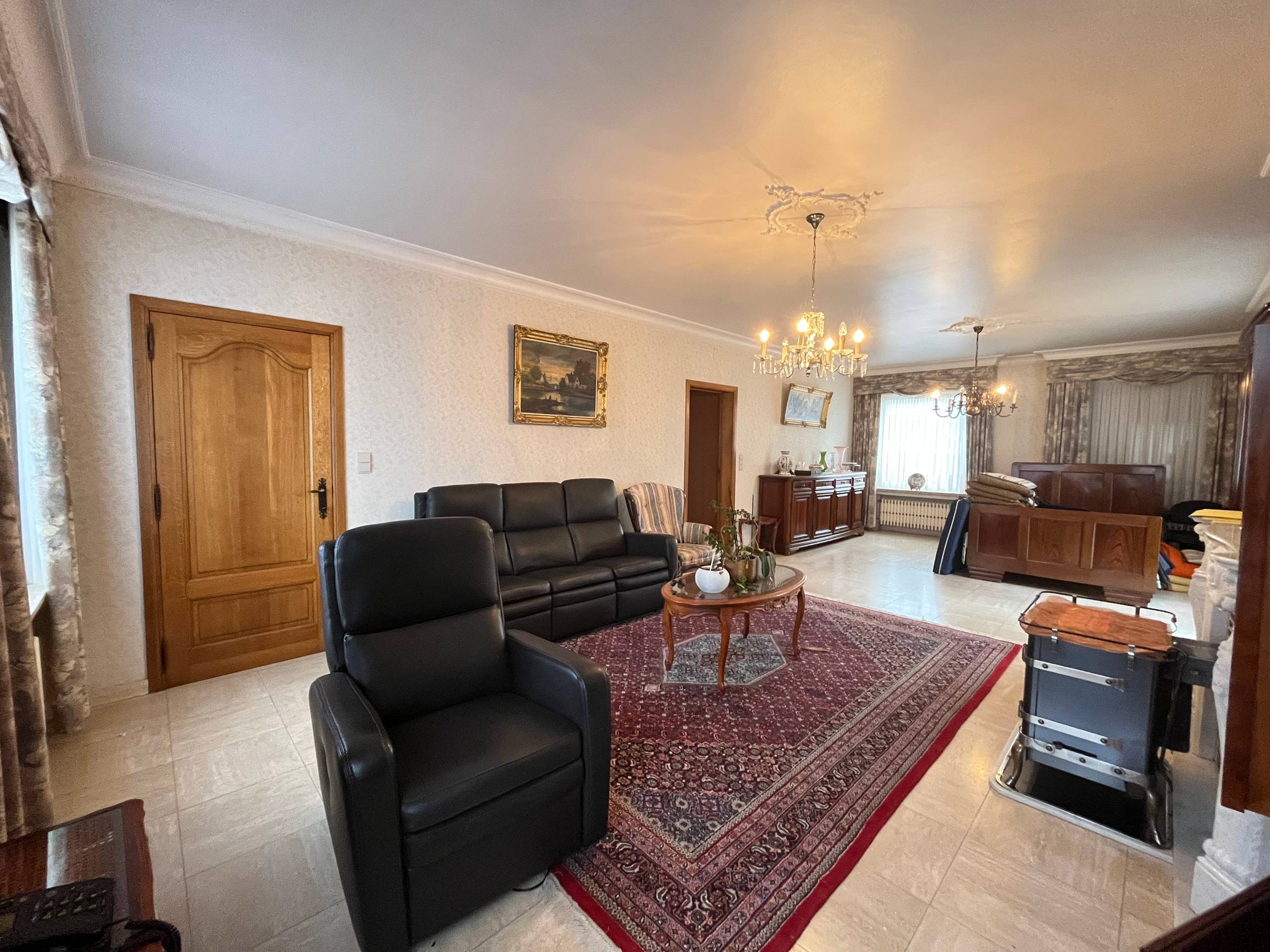 Ruime open bebouwing met 5 slaapkamers en  2 garages - foto 5