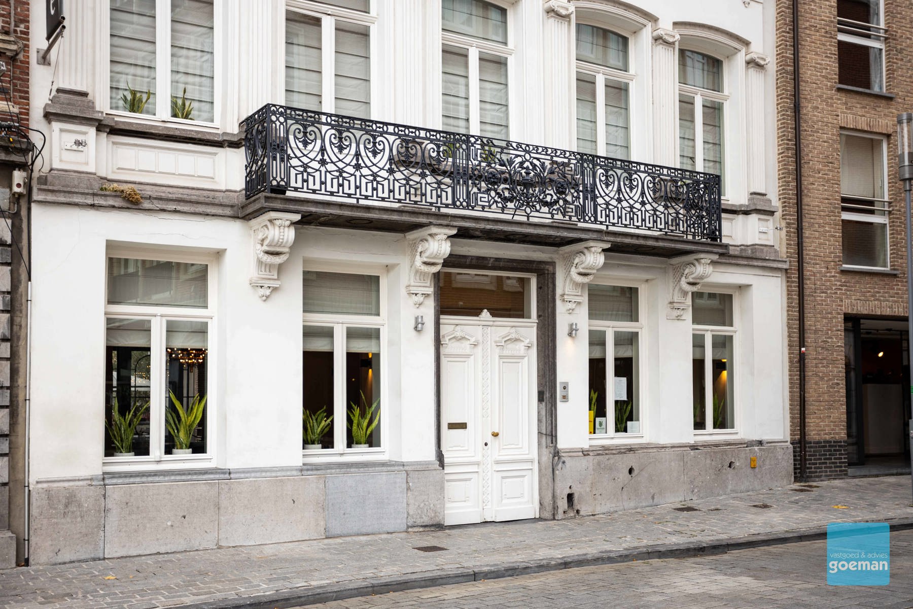 Uniek pand gelegen aan de Grote Markt van Dendermonde! - foto 2