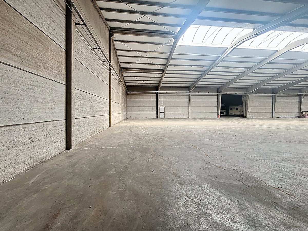 Magazijn van ca. 1.000 m² te huur regio Wielsbeke - foto 4