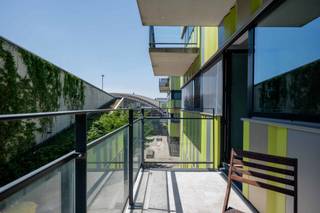 Gemeubeld 1-slaapkamerappartement in Leuven<br /><br />Indeling als volgt: inkomhal, leefruimte met toegang tot terras, keuken, 1 slaapkamer, badkamer met enkele lavabo en douchebad, kelder (n2). <br /><br />Huurprijs: €1100 (gemeubeld) + € 138<br /><br />Beschikbaar vanaf 1 oktober 2026