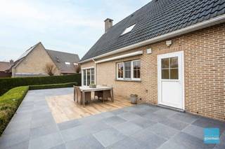 Te koop te Berlare!Deze ruime open bebouwing in Berlare is gelegen op een perceel van bijna 12 are en combineert comfort, licht en kwaliteit in een...