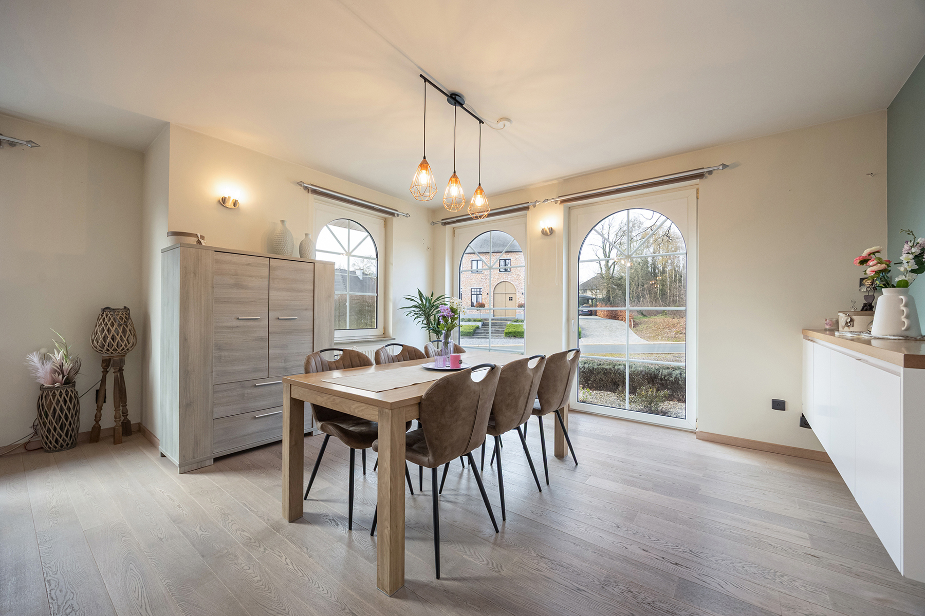 PERFECT ONDERHOUDEN, GELIJKVLOERSE GEZINSWONING MET EXTRA KAMERS OP ZOLDER, INPANDIGE GARAGE EN C-LABEL OP EEN RUIM PERCEEL VAN 11A30CA TE OUDSBERGEN (OPGLABBEEK) - foto 4