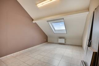 Dit duplex penthouse op de derde verdieping van een kleinschalige residentie aan de Luikersteenweg 12 heeft alles in huis voor wie ruim en...