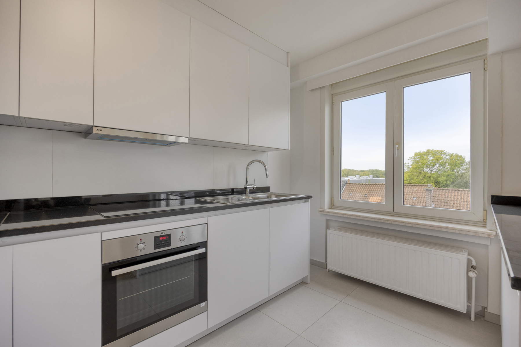 Luxueus gerenoveerd appartement met twee kamers en garage - foto 5